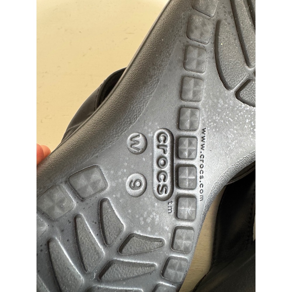 Crocs women's black flip flops size 9 - Picture 10 of 10